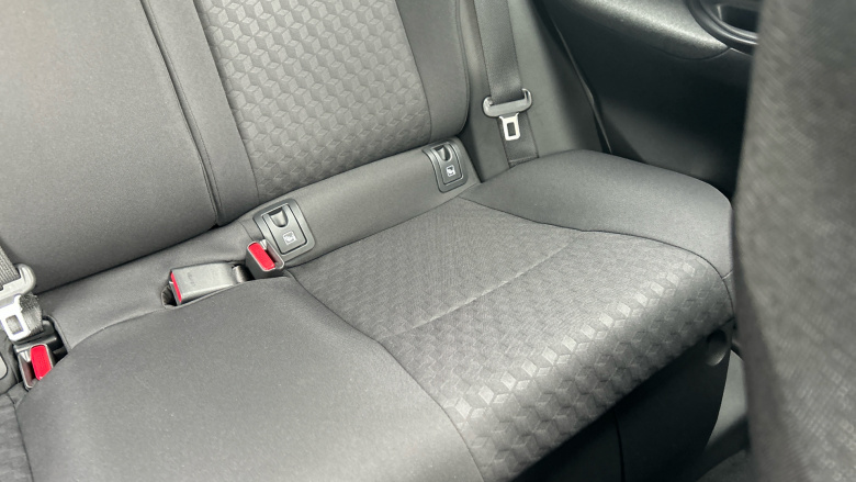 Toyota Yaris 1.5 Hybrid Design 5dr CVT Hybrid Hatchback